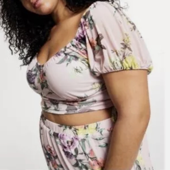 Love, Fire Trendy Plus Size Mesh Crop Top Pink Floral Sweetheart Neck - Picture 1 of 8